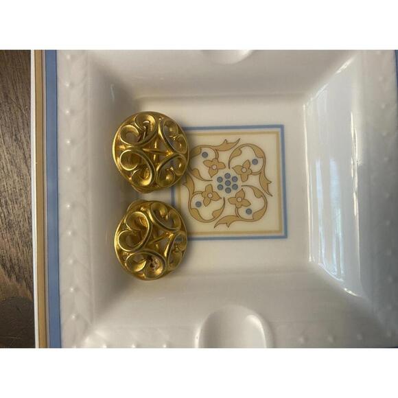 Anne Klein Vintage Decorative Clip Earrings - Picture 5 of 9